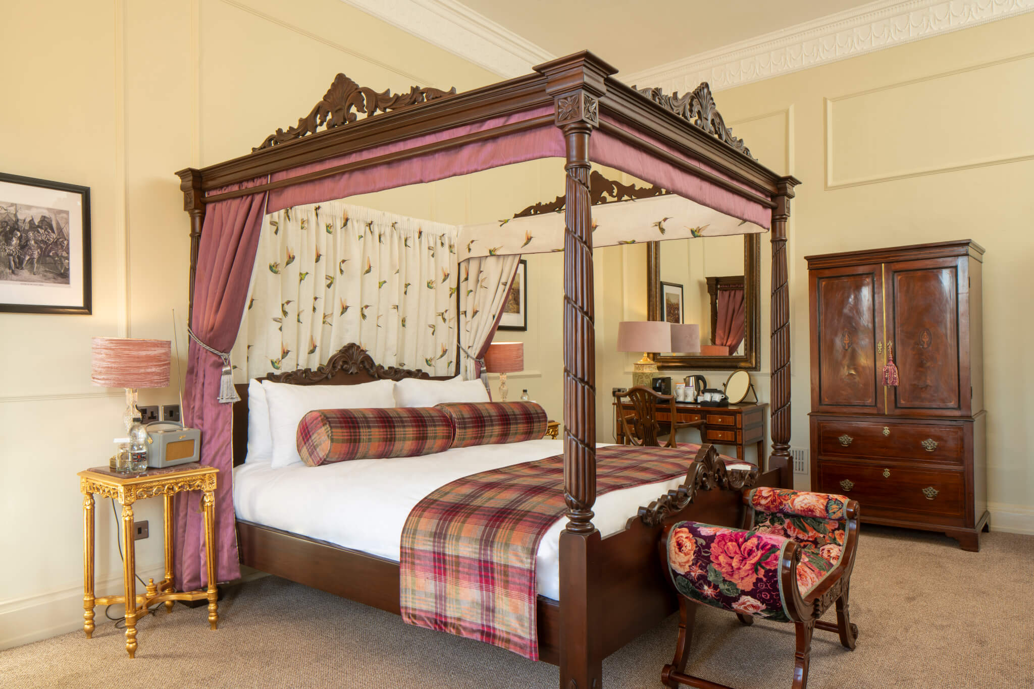 Deluxe 4 Poster Bed Room Hotel Tewkesbury 7